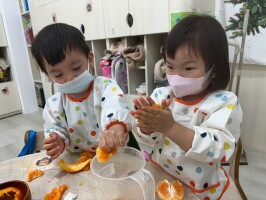 學習區好好玩:烹飪區-剝橘子