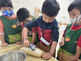 學習區好好玩:烹飪區-挑戰削蘿蔔皮