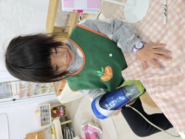 學習區好好玩:美甲區-要把指甲油吹乾