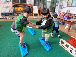 大肌肉運動～動動身體好健康！:同心協力過小橋